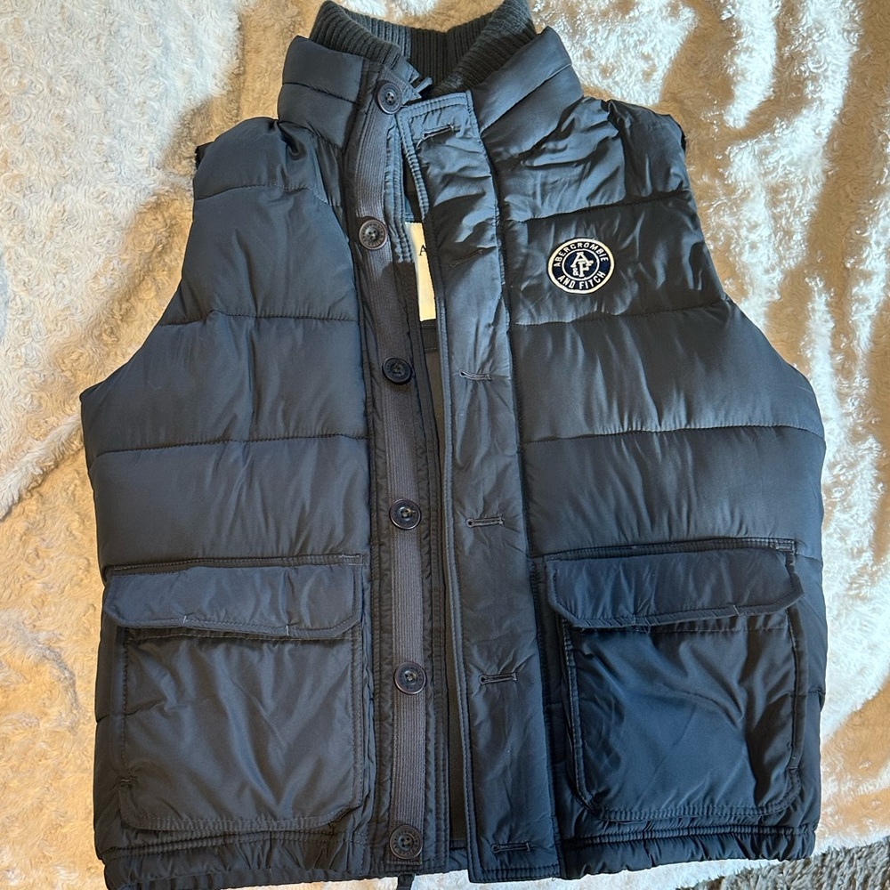 Abercrombie & Fitch Puffer Vest | L